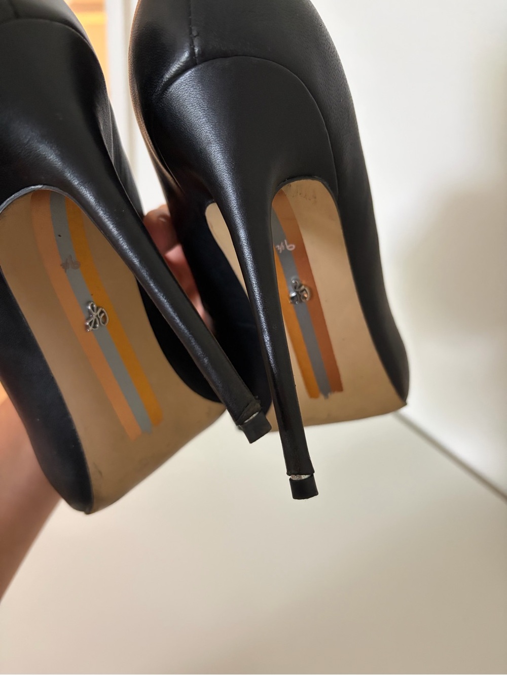 Sam Edelman Black Leather Pointed-Toe Stiletto pump - Picture 4 of 6